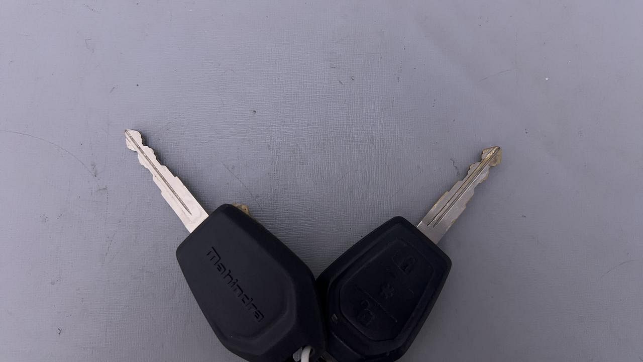 Used 2017 Mahindra TUV300 [2015-2020] T8 Diesel Manual extra CAR KEY VIEW