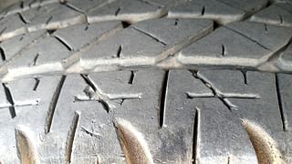 Used 2015 Maruti Suzuki Swift [2011-2014] VXi Petrol Manual tyres RIGHT REAR TYRE TREAD VIEW