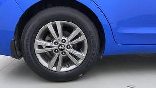 Used 2016 Hyundai Elantra [2016-2019] 1.6 SX AT Diesel Automatic tyres RIGHT REAR TYRE RIM VIEW