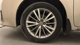 Used 2015 Toyota Corolla Altis [2014-2017] VL AT Petrol Petrol Automatic tyres LEFT FRONT TYRE RIM VIEW