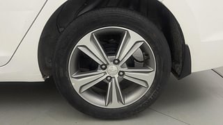 Used 2019 Hyundai Verna [2017-2020] 1.6 VTVT SX Petrol Manual tyres LEFT REAR TYRE RIM VIEW