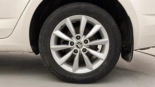 Used 2015 Skoda Octavia [2013-2017] Elegance 1.8 TSI AT Petrol Automatic tyres LEFT REAR TYRE RIM VIEW
