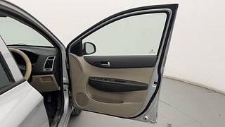 Used 2014 Hyundai i20 [2012-2014] Asta 1.4 CRDI Diesel Manual interior RIGHT FRONT DOOR OPEN VIEW