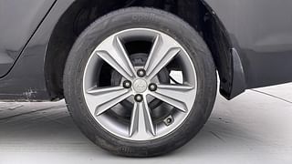 Used 2018 Hyundai Verna [2017-2020] 1.6 VTVT SX (O) Petrol Manual tyres LEFT REAR TYRE RIM VIEW