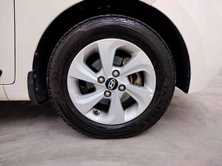 Used 2019 Hyundai Xcent [2017-2019] S Petrol Petrol Manual tyres RIGHT FRONT TYRE RIM VIEW