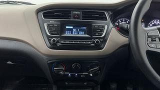 Used 2018 Hyundai Elite i20 [2018-2020] Sportz 1.2 Petrol Manual interior MUSIC SYSTEM & AC CONTROL VIEW