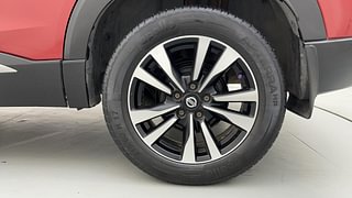 Used 2019 Nissan Kicks [2018-2020] XV Premium (O) Dual Tone Diesel Diesel Manual tyres LEFT REAR TYRE RIM VIEW