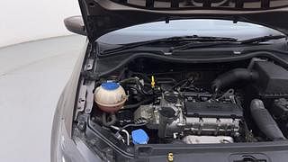 Used 2016 Volkswagen Polo [2015-2019] Highline1.2L (P) Petrol Manual engine ENGINE RIGHT SIDE HINGE & APRON VIEW
