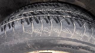 Used 2015 Renault Duster [2015-2020] RxE Petrol Petrol Manual tyres RIGHT FRONT TYRE TREAD VIEW