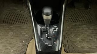 Used 2018 Toyota Yaris [2018-2021] V CVT Petrol Automatic interior GEAR  KNOB VIEW