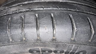 Used 2017 Maruti Suzuki Baleno [2015-2019] Alpha AT Petrol Petrol Automatic tyres RIGHT FRONT TYRE TREAD VIEW