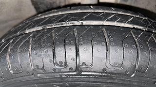 Used 2018 Renault Kwid [2015-2019] 1.0 RXT AMT Petrol Automatic tyres RIGHT FRONT TYRE TREAD VIEW