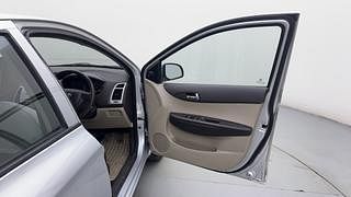 Used 2010 Hyundai i20 [2008-2012] Magna 1.2 Petrol Manual interior RIGHT FRONT DOOR OPEN VIEW