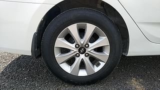 Used 2016 Hyundai Fluidic Verna 4S [2015-2017] 1.6 VTVT S (O) AT Petrol Automatic tyres RIGHT REAR TYRE RIM VIEW