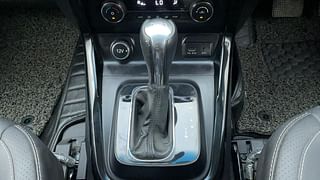 Used 2018 Tata Hexa [2016-2020] XTA Diesel Automatic interior GEAR  KNOB VIEW