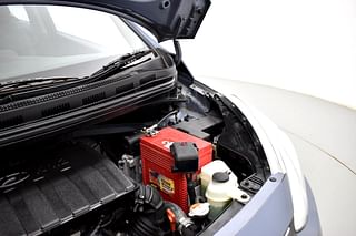 Used 2016 Hyundai Grand i10 [2013-2017] Magna AT 1.2 Kappa VTVT Petrol Automatic engine ENGINE LEFT SIDE HINGE & APRON VIEW