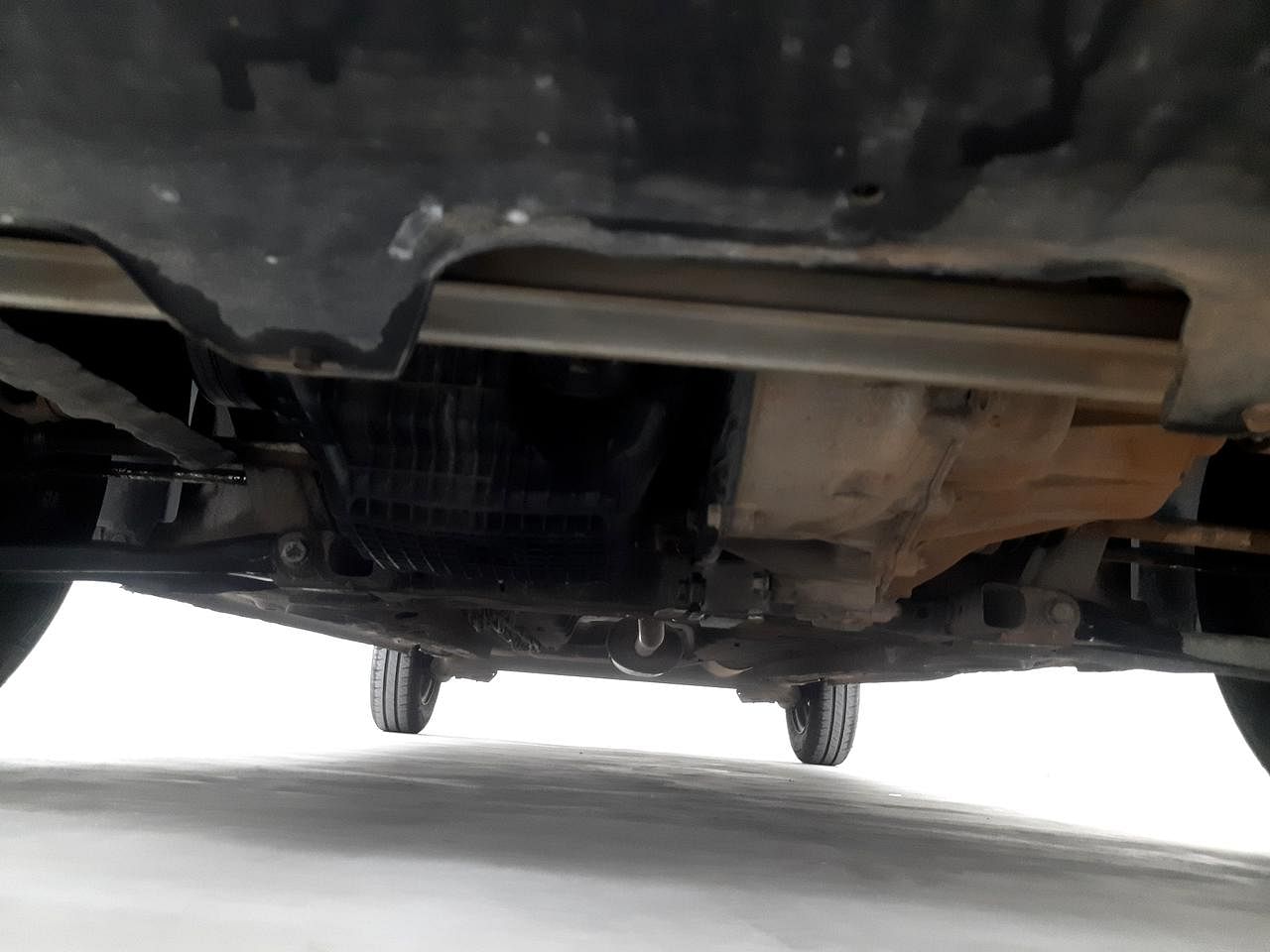 Used 2017 Renault Kwid [2015-2019] 1.0 RXT AMT Opt Petrol Automatic extra FRONT LEFT UNDERBODY VIEW