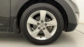 Used 2013 Hyundai Neo Fluidic Elantra [2012-2016] 1.8 SX MT VTVT Petrol Manual tyres RIGHT FRONT TYRE RIM VIEW