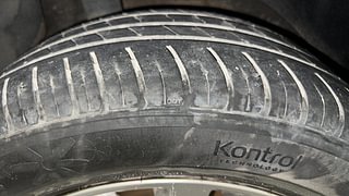 Used 2018 Hyundai Elantra [2016-2022] 2.0 S Petrol Manual tyres RIGHT REAR TYRE TREAD VIEW