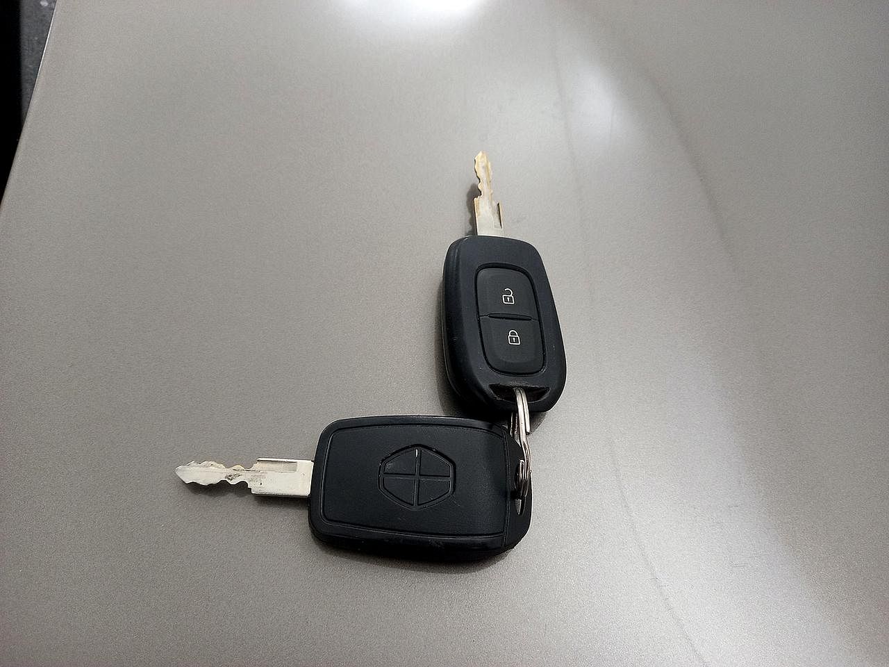 Used 2019 Renault Kwid [2015-2019] RXT Opt Petrol Manual extra CAR KEY VIEW