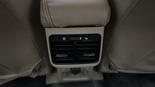 Used 2014 Maruti Suzuki Ciaz [2014-2017] VXi Petrol Manual top_features 2nd row AC vent