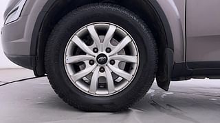 Used 2017 Mahindra XUV500 [2015-2018] W10 AWD AT Diesel Automatic tyres LEFT FRONT TYRE RIM VIEW