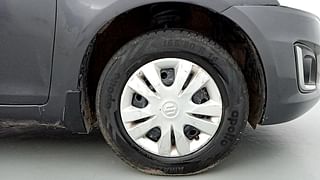 Used 2017 Maruti Suzuki Swift [2017-2020] VDi Diesel Manual tyres RIGHT FRONT TYRE RIM VIEW