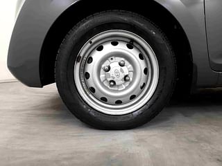 Used 2018 Hyundai Eon [2011-2018] Era + Petrol Manual tyres LEFT FRONT TYRE RIM VIEW