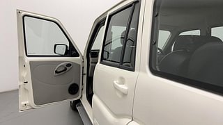 Used 2017 Mahindra Scorpio [2014-2017] S4 Diesel Manual interior LEFT FRONT DOOR OPEN VIEW