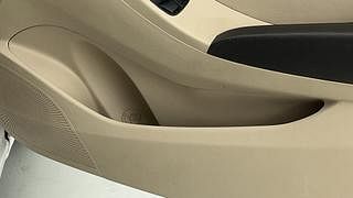 Used 2015 Hyundai Eon [2011-2018] Era + Petrol Manual top_features Door pockets