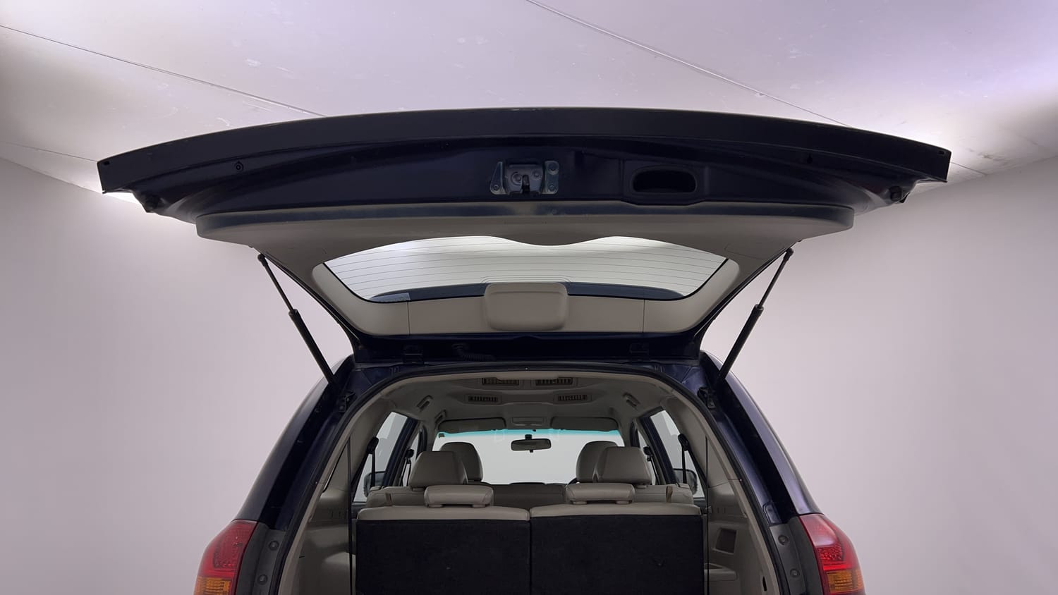 New Mitsubishi Pajero Sport interior DICKY DOOR OPEN VIEW