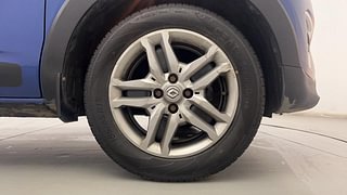 Used 2020 Renault Triber RXZ AMT Petrol Automatic tyres RIGHT FRONT TYRE RIM VIEW