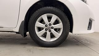 Used 2014 Toyota Corolla Altis [2014-2017] G Petrol Petrol Manual tyres RIGHT FRONT TYRE RIM VIEW