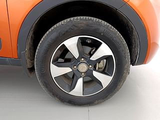 Used 2018 Tata Nexon [2017-2020] XZA Plus Dual Tone Roof AMT Petrol Petrol Automatic tyres RIGHT FRONT TYRE RIM VIEW