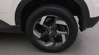 Used 2020 Hyundai Venue [2019-2022] SX 1.5 CRDI Diesel Manual tyres LEFT REAR TYRE RIM VIEW