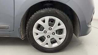 Used 2015 Hyundai Grand i10 [2013-2017] Sportz 1.2 Kappa VTVT CNG (Outside Fitted) Petrol+cng Manual tyres RIGHT FRONT TYRE RIM VIEW