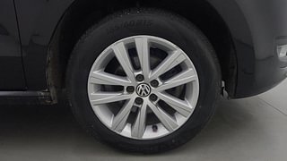 Used 2013 Volkswagen Polo [2010-2014] Highline1.2L (P) Petrol Manual tyres RIGHT FRONT TYRE RIM VIEW