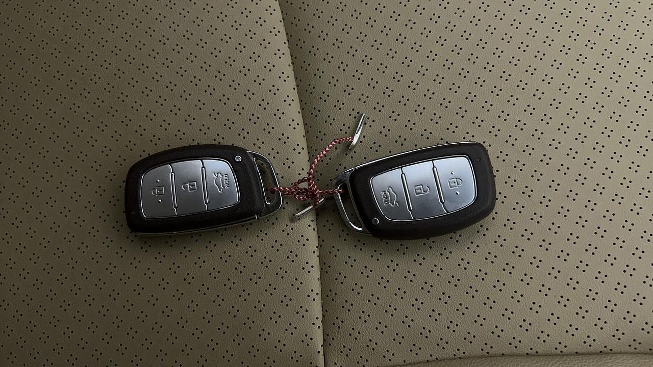 Used 2016 Hyundai Fluidic Verna 4S [2015-2017] 1.6 VTVT SX Opt Petrol Manual extra CAR KEY VIEW