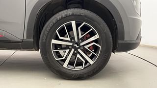 Used 2022 Hyundai Venue N-Line N8 DCT Petrol Automatic tyres RIGHT FRONT TYRE RIM VIEW