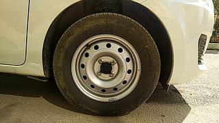 Used 2018 Maruti Suzuki Swift [2011-2017] LXi Petrol Manual tyres RIGHT FRONT TYRE RIM VIEW