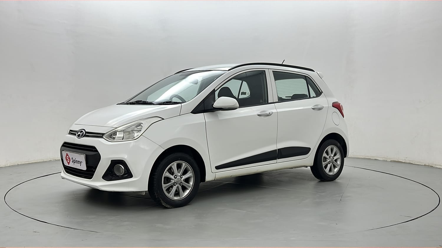 LEFT FRONT CORNER VIEW