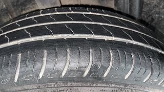Used 2020 Renault Triber RXZ AMT Petrol Automatic tyres RIGHT REAR TYRE TREAD VIEW