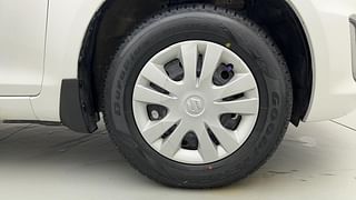 Used 2017 Maruti Suzuki Swift [2011-2017] VDi Diesel Manual tyres RIGHT FRONT TYRE RIM VIEW