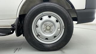 Used 2022 Maruti Suzuki Eeco AC(O) 5 STR Petrol Manual tyres RIGHT FRONT TYRE RIM VIEW