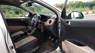 Used 2015 Hyundai Xcent [2014-2017] S (O) Petrol Petrol Manual interior RIGHT SIDE FRONT DOOR CABIN VIEW