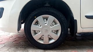Used 2014 Maruti Suzuki Wagon R 1.0 [2010-2019] LXi CNG (outside fitted) Petrol Manual tyres LEFT FRONT TYRE RIM VIEW