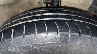 Used 2017 Maruti Suzuki Swift [2011-2017] VXi Petrol Manual tyres RIGHT FRONT TYRE TREAD VIEW