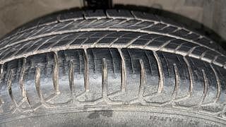 Used 2013 Maruti Suzuki Swift [2011-2017] VXi Petrol Manual tyres RIGHT FRONT TYRE TREAD VIEW