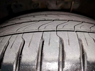 Used 2019 Hyundai Elantra [2016-2019] 1.6 SX (O) AT Diesel Automatic tyres LEFT FRONT TYRE TREAD VIEW