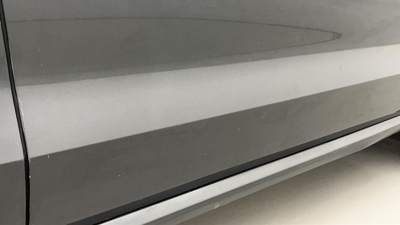 Used 2016 Volkswagen Polo [2015-2019] Highline1.2L (P) Petrol Manual dents MINOR SCRATCH